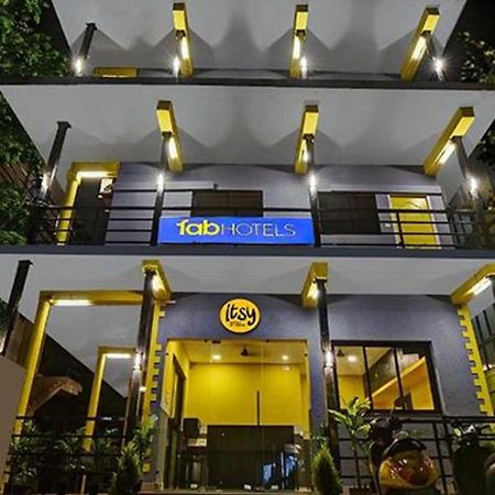 Fabexpress 29 Beach House, Morjim Beach Esterno foto