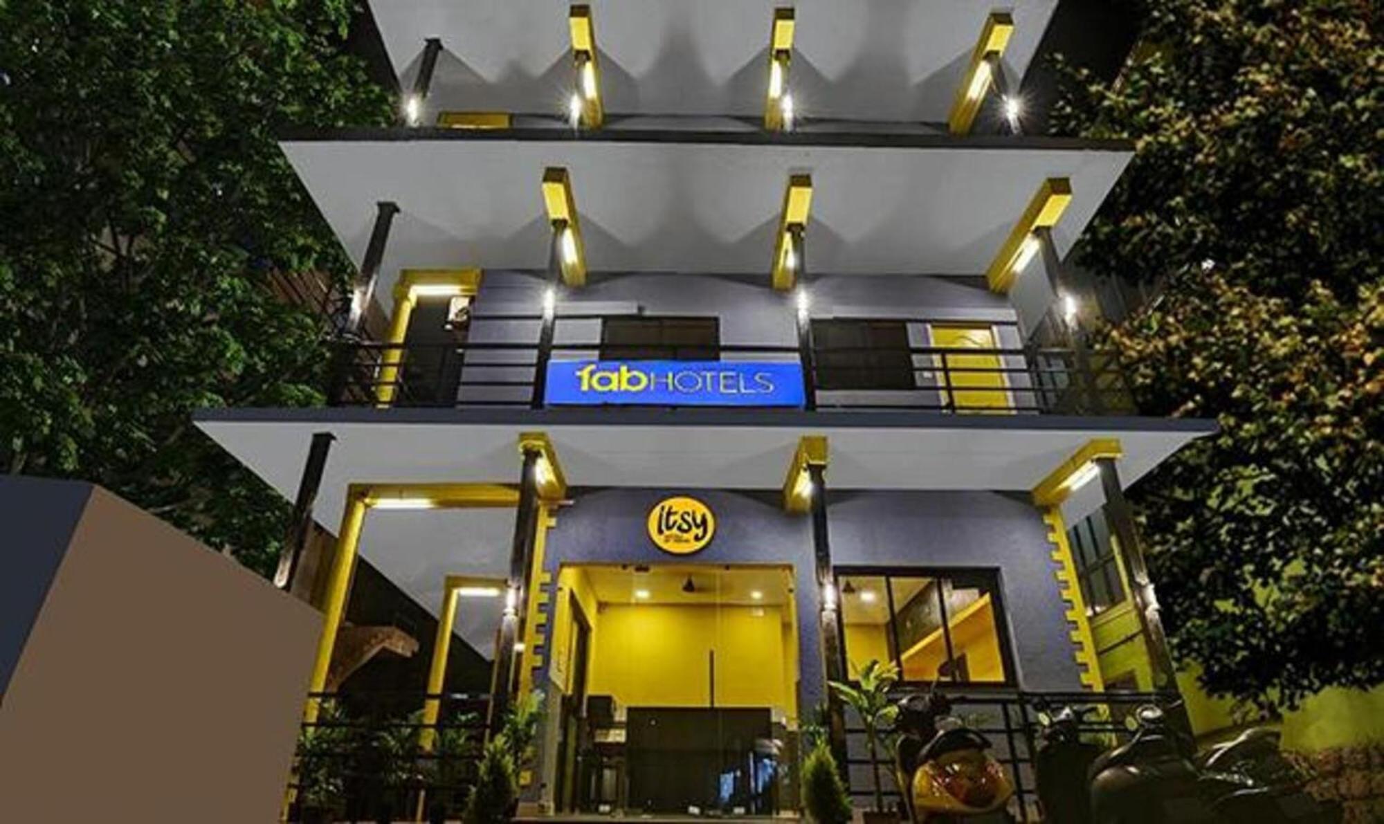 Fabexpress 29 Beach House, Morjim Beach Esterno foto